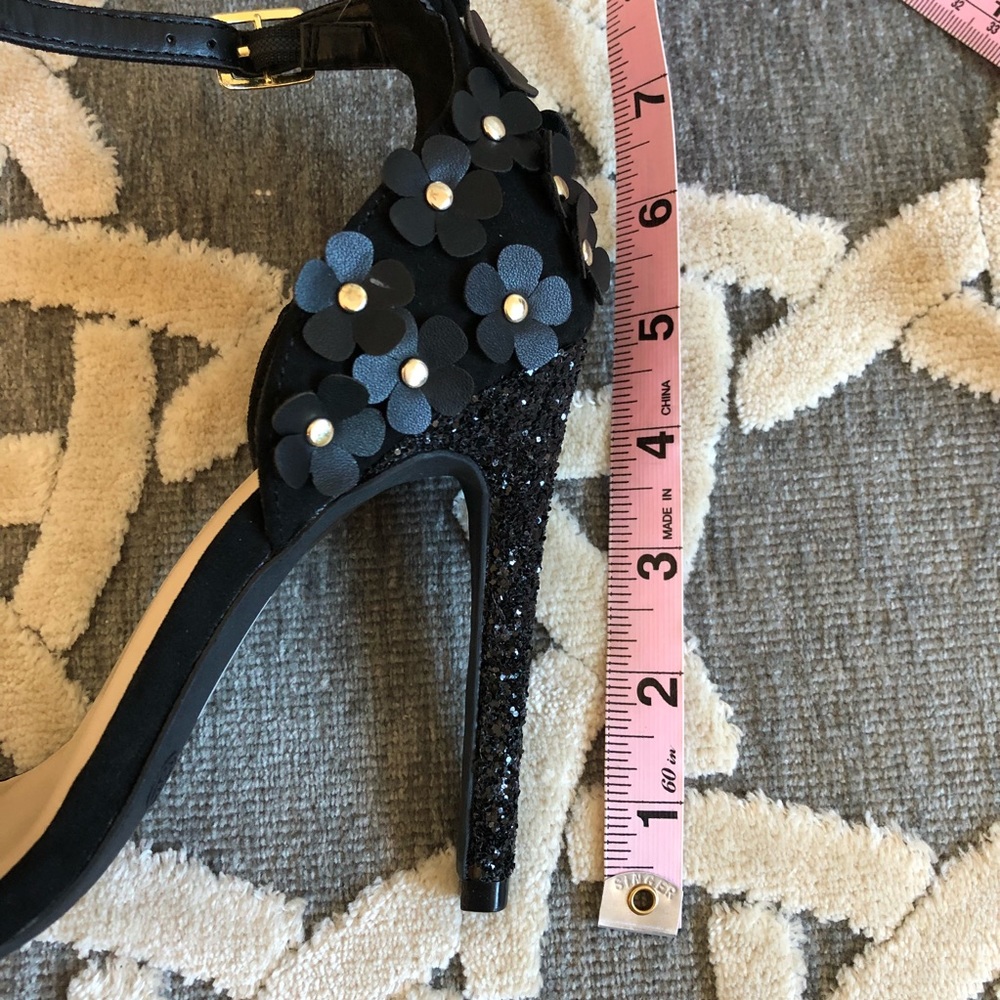LAST PAIR SIZE: 5.5 RETRO PIN-UP STYLE HEELS - Picture 7 of 7